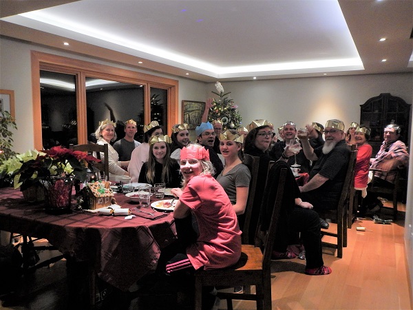 2017 The whole gang seated for Boxing Day Dinner at Vista
        Place