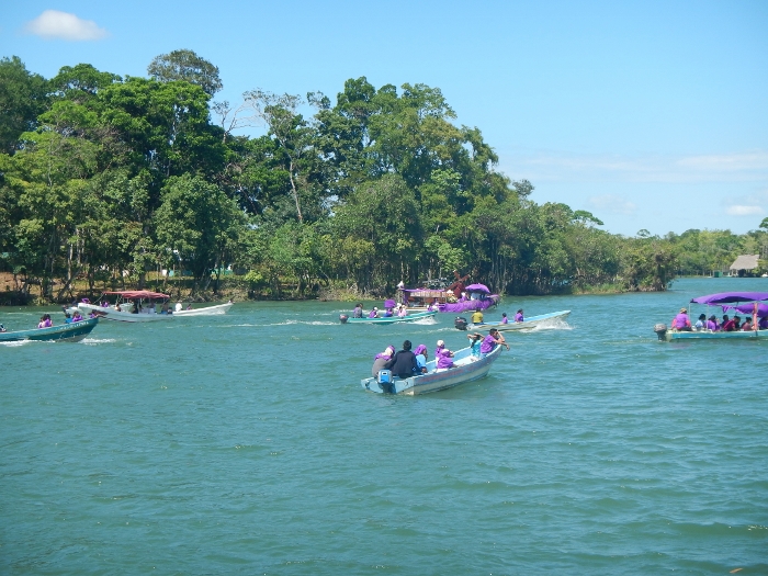 2017 Rio Dulce Local Easter parade on the River