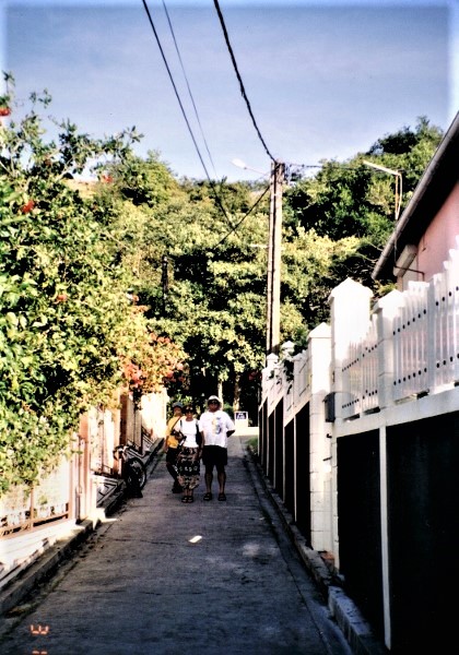 2002 Antigua Brian & Kathy stand beside a flowered
wall