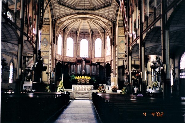 2002 Martinique A view inside a beutiful church