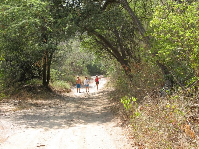 A hike ashore at
        Bahia de Guayaraca