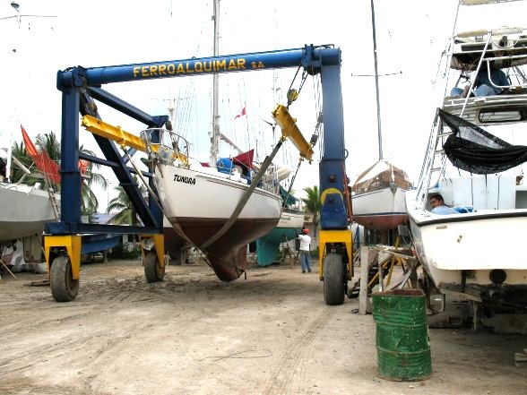 TUNDRA gets hauled
        at Ferro Aquilmar
