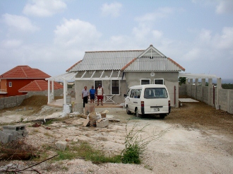 Dutch friends Frank
        and Hennies home and guest house under construction on the
        Island of Curacao