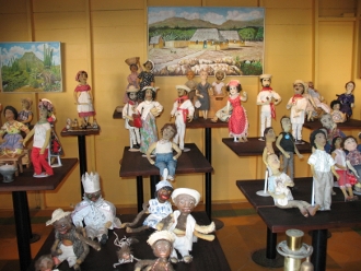 Many figurines were
        displayed in the Hulanda Museum