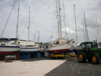 Tundra hauls out at
        Caracao Marine located in Willemsted Harbour Caracao