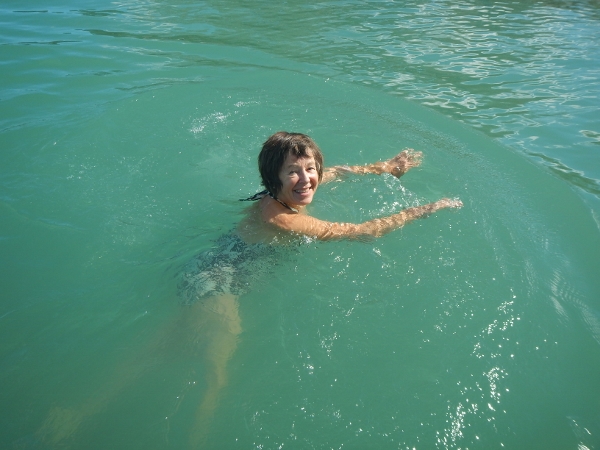 2018 Beacon Court Kathy swims off Mike Weir Park Beach