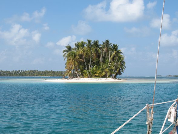 Small Islet that we anchored off near Green Island