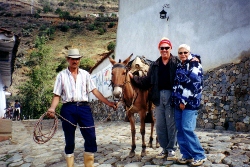 Senior Evio with
        his faithfull hors and the happy rescued party